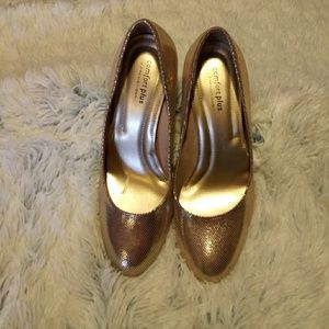 Predictions Comfort Plus Shimery Gold Dress Pumps